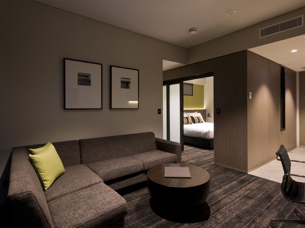 The Glen Hotel And Suites Rochedale Exterior photo