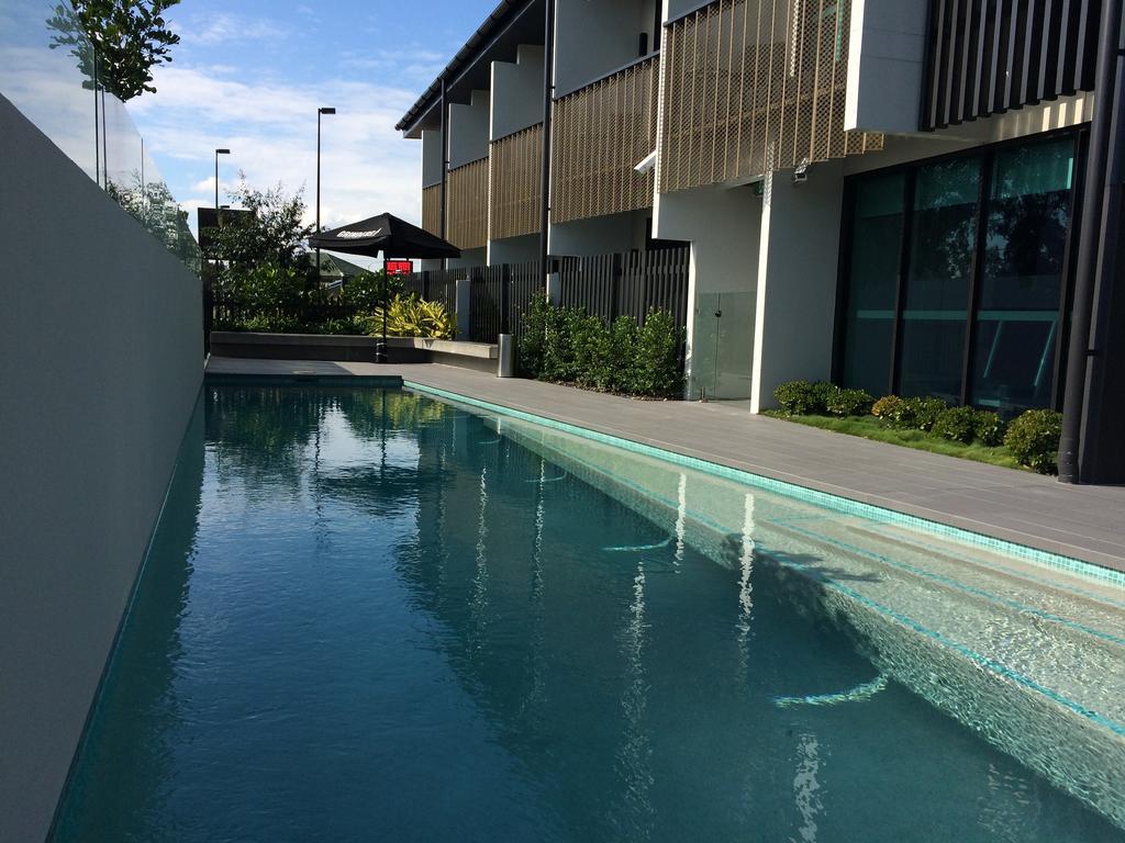 The Glen Hotel And Suites Rochedale Exterior photo