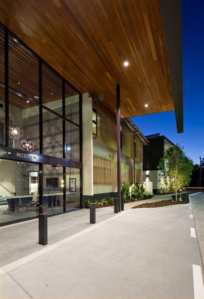 The Glen Hotel And Suites Rochedale Exterior photo