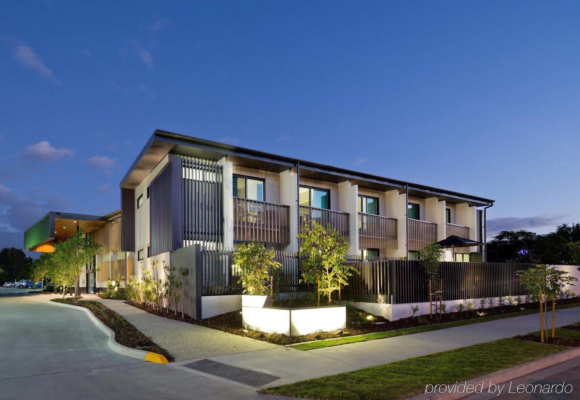 The Glen Hotel And Suites Rochedale Exterior photo
