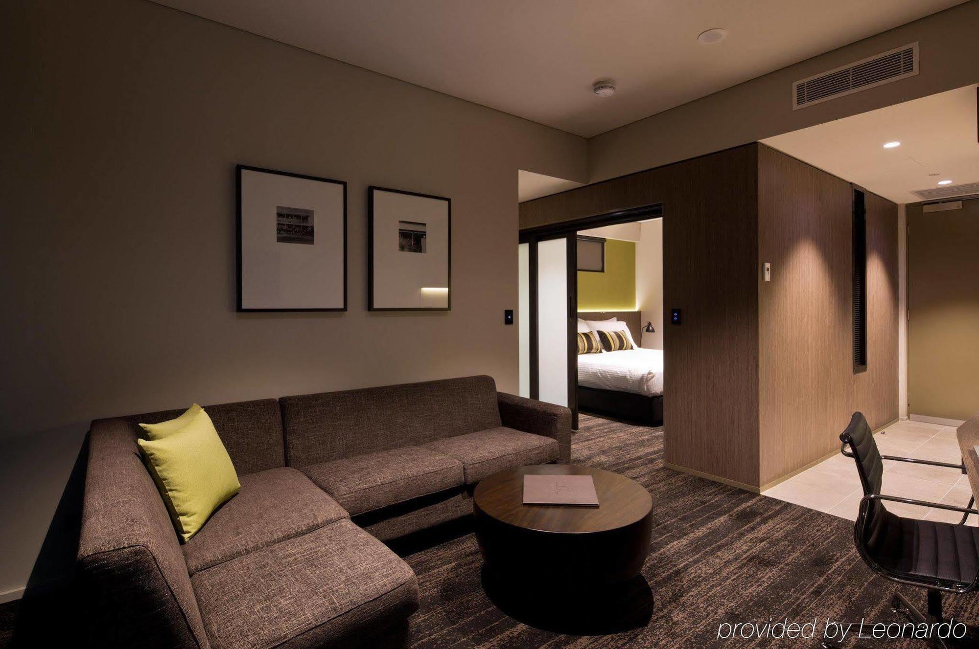 The Glen Hotel And Suites Rochedale Exterior photo