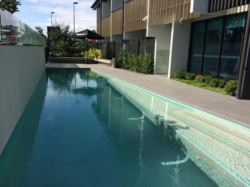 The Glen Hotel And Suites Rochedale Exterior photo