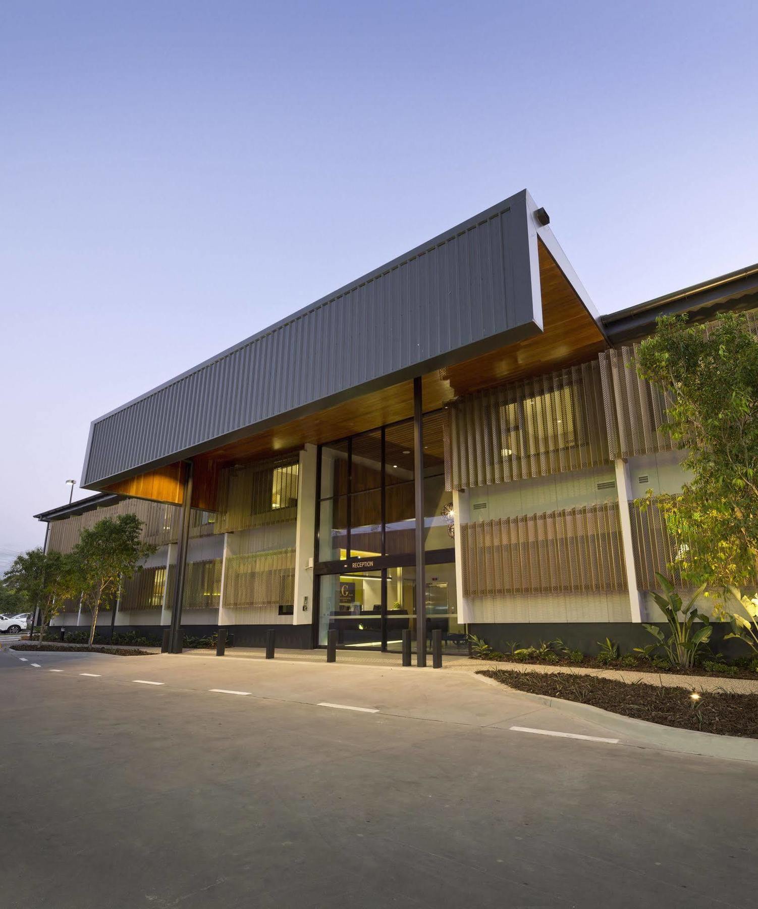 The Glen Hotel And Suites Rochedale Exterior photo